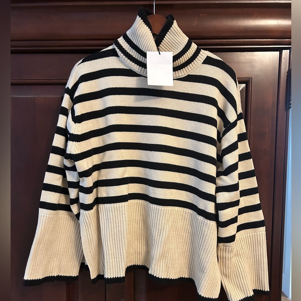 NWT Signature Toteme Black and Cream Women's Sweater M